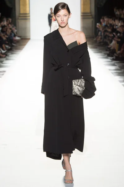 Look 64
